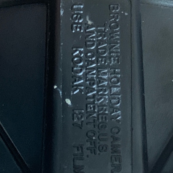Kodak Holiday Flash Brownie Camera takes 127 Film.For collector showcasing. - Picture 11 of 15